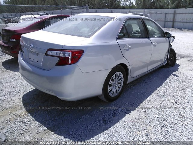 4T1BF1FK0EU777523 - 2014 TOYOTA CAMRY L/SE/LE/XLE ვერცხლისფერი ფოტო 4