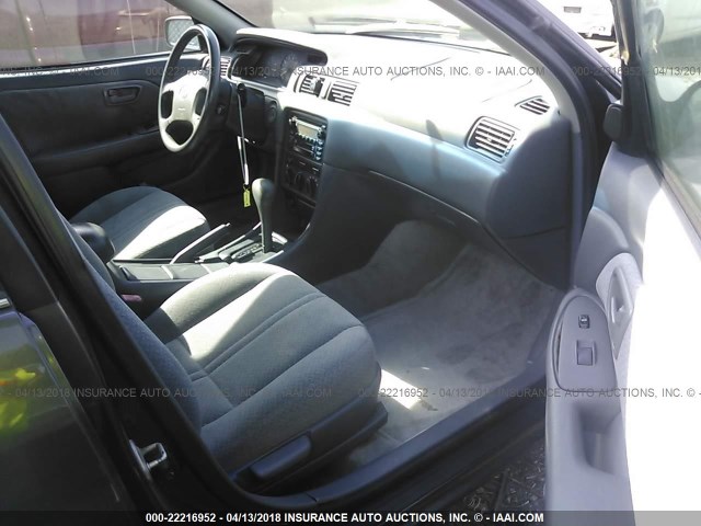 4T1BF22K5YU941591 - 2000 TOYOTA CAMRY LE/XLE Grau Foto 5