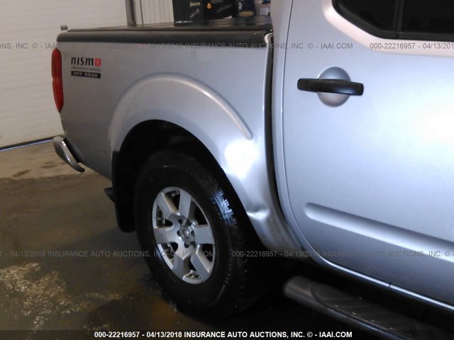 1N6AD07W45C426263 - 2005 NISSAN FRONTIER CREW CAB LE/SE/OFF ROAD SILVER photo 6