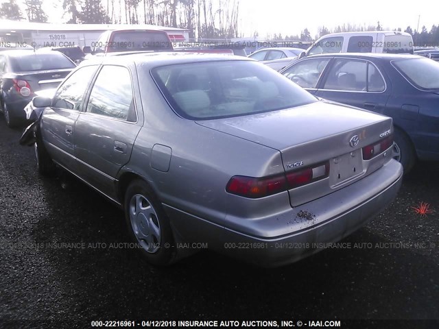 JT2BF22K8V0023558 - 1997 TOYOTA CAMRY LE/XLE BEIGE photo 3