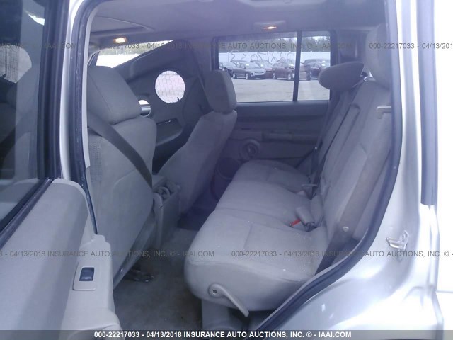 1J8HG48K37C608530 - 2007 JEEP COMMANDER SILVER photo 8