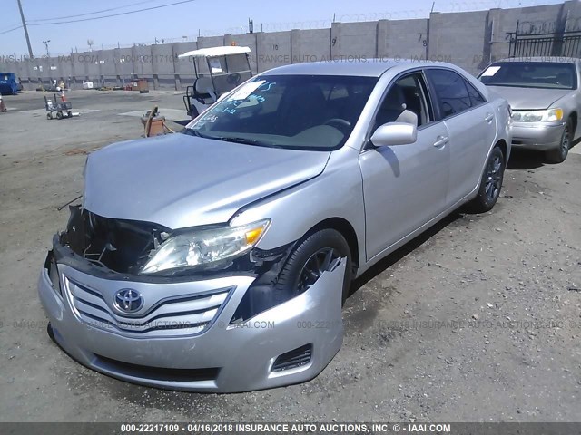 4T1BF3EK4BU665672 - 2011 TOYOTA CAMRY SE/LE/XLE 银色 照片 2