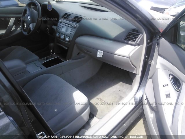 4T1BF3EK3BU223188 - 2011 TOYOTA CAMRY SE/LE/XLE GRAY photo 5