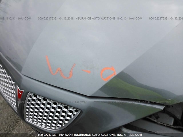 2G2WS522241334285 - 2004 PONTIAC GRAND PRIX GT2 ნაცრისფერი ფოტო 10