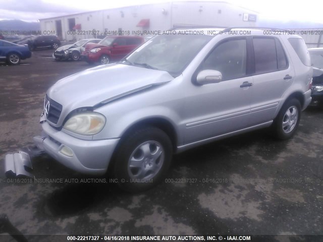 4JGAB54E73A373581 - 2003 MERCEDES-BENZ ML 320 SILVER photo 2