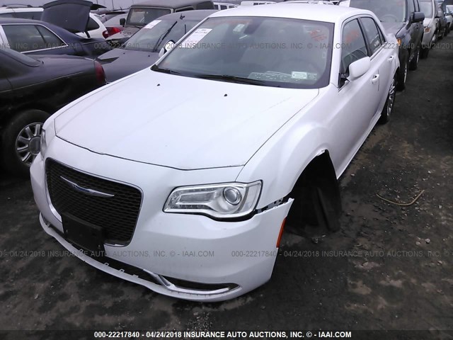 2C3CCAAG5HH662030 - 2017 CHRYSLER 300 LIMITED WHITE photo 2