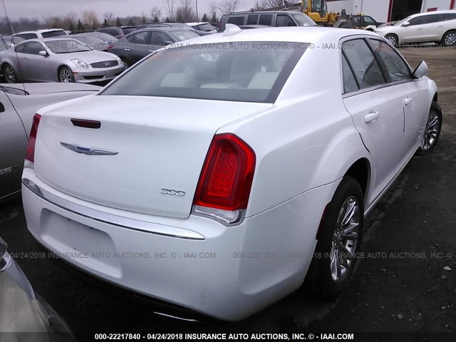 2C3CCAAG5HH662030 - 2017 CHRYSLER 300 LIMITED WHITE photo 4