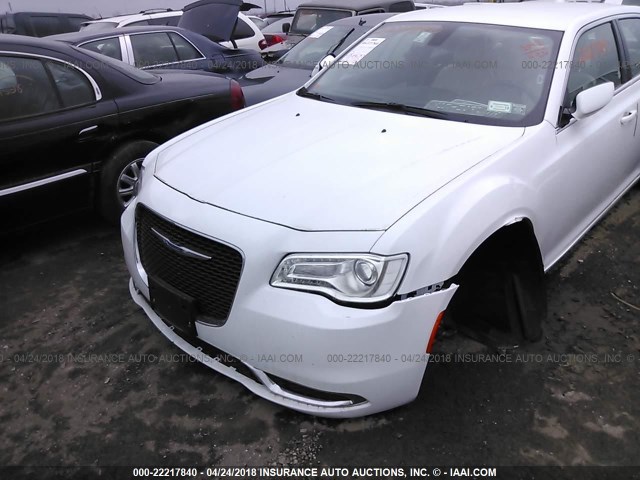 2C3CCAAG5HH662030 - 2017 CHRYSLER 300 LIMITED WHITE photo 6