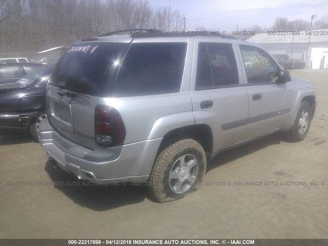 1GNDT13S642386467 - 2004 CHEVROLET TRAILBLAZER LS/LT SILVER photo 4
