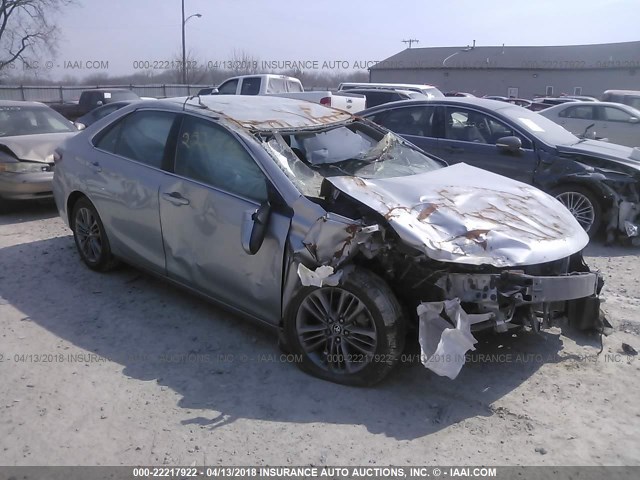 4T1BF1FK1GU612308 - 2016 TOYOTA CAMRY LE/XLE/SE/XSE 银色 照片 1