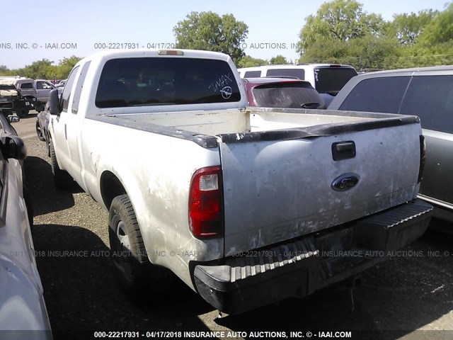 1FTNX20528ED42394 - 2008 FORD F250 SUPER DUTY WHITE photo 3