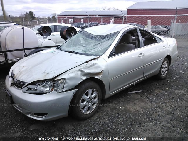 JTDBF32K520033540 - 2002 TOYOTA CAMRY LE/XLE/SE ბეჟი ფოტო 2