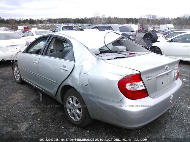 JTDBF32K520033540 - 2002 TOYOTA CAMRY LE/XLE/SE ბეჟი ფოტო 3