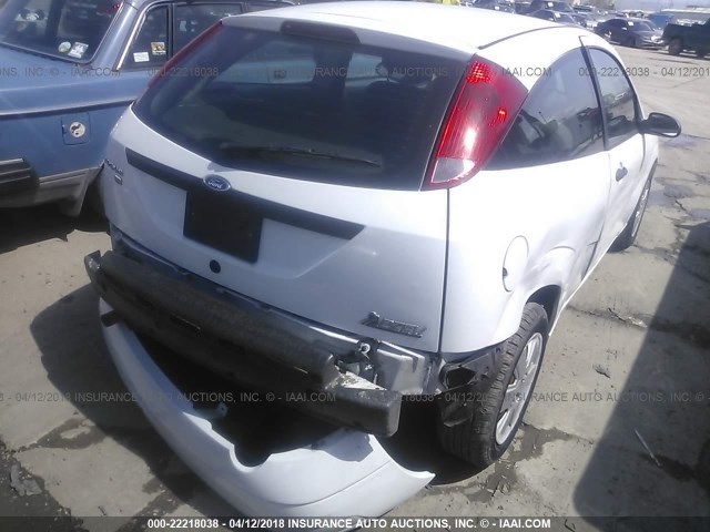 1FAFP31NX7W294408 - 2007 FORD FOCUS ZX3/S/SE/SES 白色 照片 4