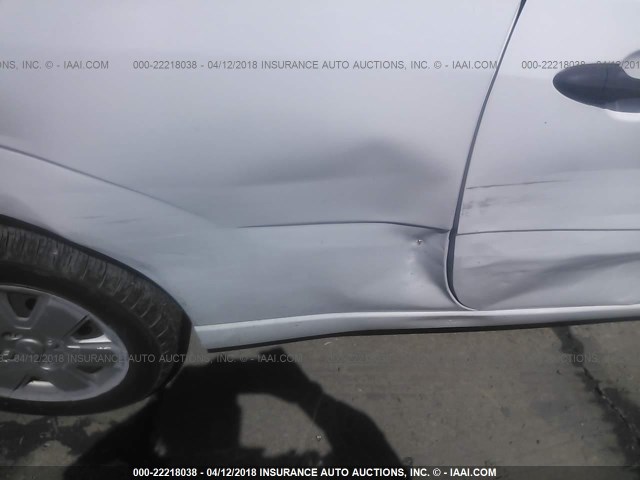 1FAFP31NX7W294408 - 2007 FORD FOCUS ZX3/S/SE/SES 白色 照片 6