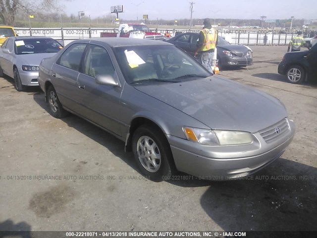 JT2BG22K8X0302931 - 1999 TOYOTA CAMRY LE/XLE TAN photo 1