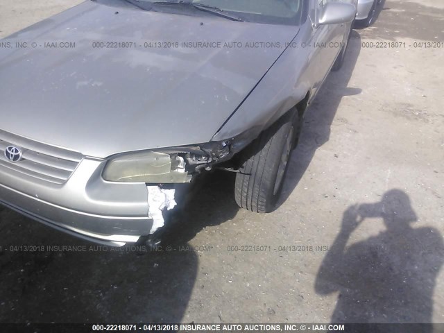 JT2BG22K8X0302931 - 1999 TOYOTA CAMRY LE/XLE TAN photo 6