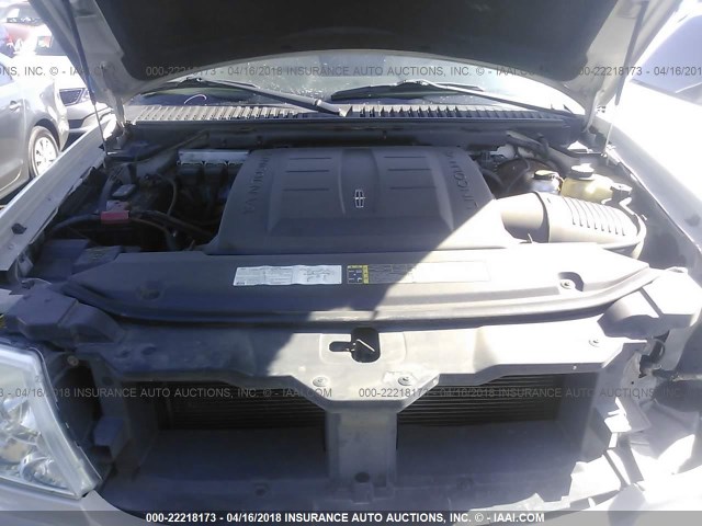 5LMFU27595LJ24973 - 2005 LINCOLN NAVIGATOR 白色 照片 10