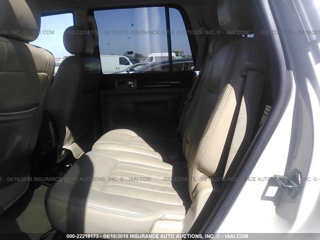 5LMFU27595LJ24973 - 2005 LINCOLN NAVIGATOR 白色 照片 8
