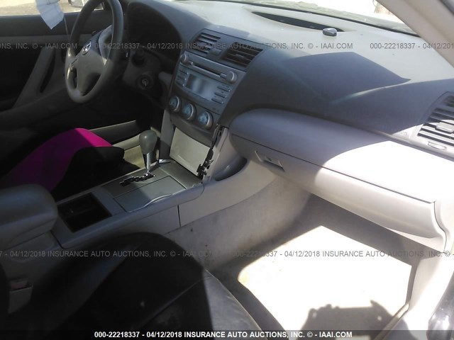 4T1BE46K09U323976 - 2009 TOYOTA CAMRY SE/LE/XLE BLACK photo 5