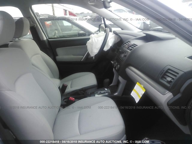 JF2SJABC8FH835567 - 2015 SUBARU FORESTER 2.5I SILVER photo 5