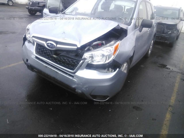 JF2SJABC8FH835567 - 2015 SUBARU FORESTER 2.5I SILVER photo 6