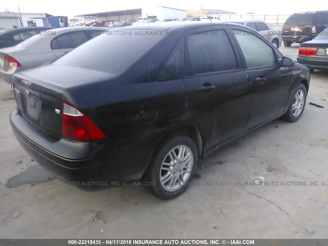 1FAHP34N67W162802 - 2007 FORD FOCUS ZX4/S/SE/SES BLACK photo 4