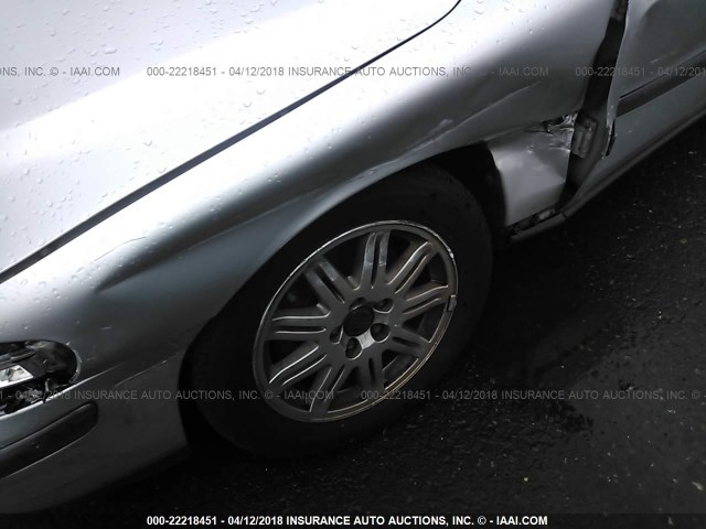 YV1RS61T942350650 - 2004 VOLVO S60 SILVER photo 6