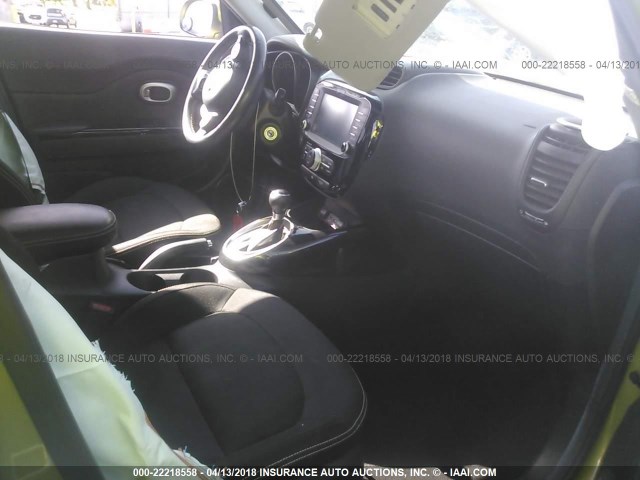 KNDJP3A56F7784793 - 2015 KIA SOUL + GREEN photo 5