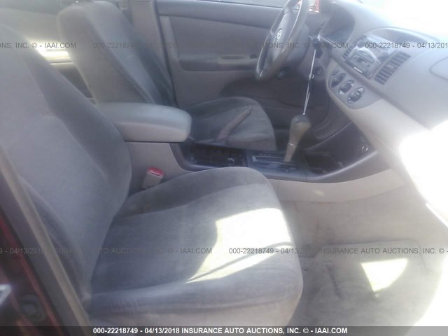JTDBE32KX40267419 - 2004 TOYOTA CAMRY LE/XLE RED photo 5