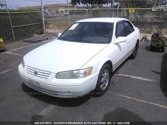 JT2BF22K5V0054380 - 1997 TOYOTA CAMRY LE/XLE WHITE photo 2