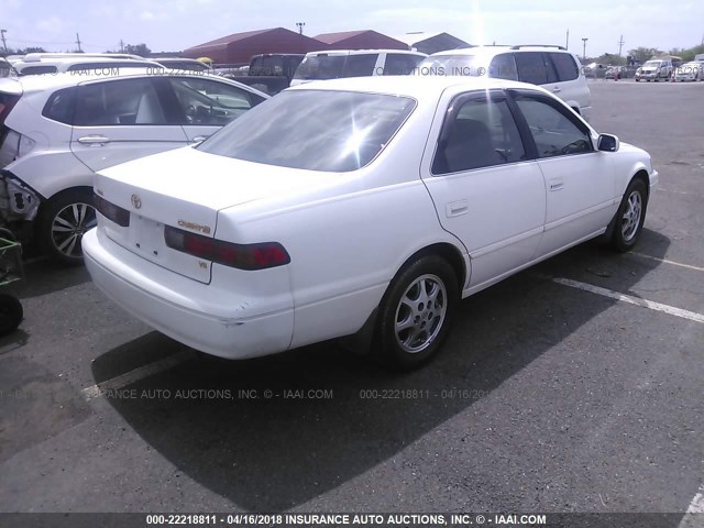 JT2BF22K5V0054380 - 1997 TOYOTA CAMRY LE/XLE WHITE photo 4