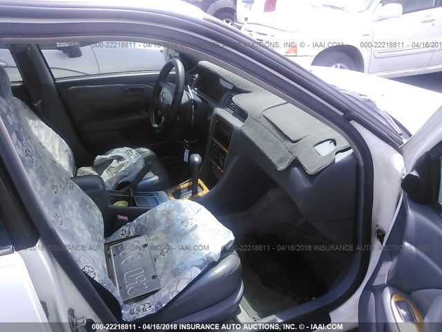 JT2BF22K5V0054380 - 1997 TOYOTA CAMRY LE/XLE თეთრი ფოტო 5