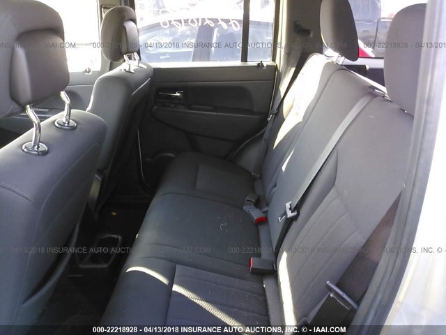 1C4PJMAK7CW137814 - 2012 JEEP LIBERTY SPORT 银色 照片 8