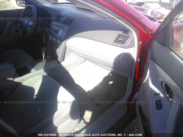 4T4BE46K39R118366 - 2009 TOYOTA CAMRY SE/LE/XLE RED photo 5