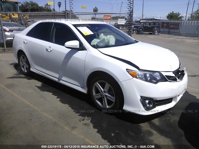 4T1BF1FK6CU194158 - 2012 TOYOTA CAMRY SE/LE/XLE 白色 照片 1