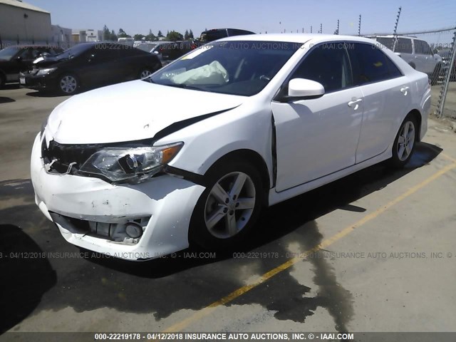 4T1BF1FK6CU194158 - 2012 TOYOTA CAMRY SE/LE/XLE 白色 照片 2