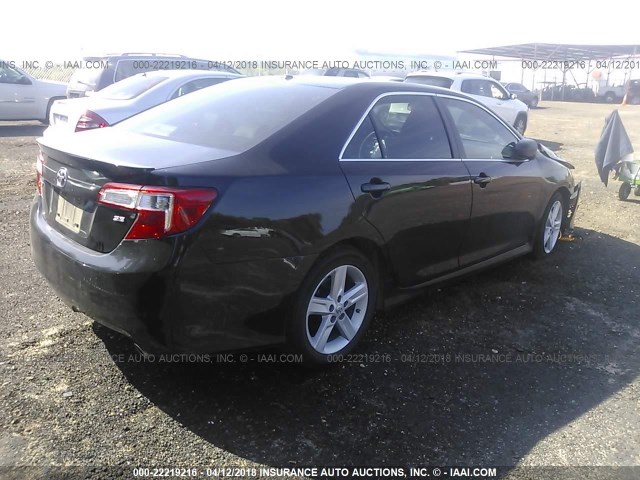 4T1BF1FK2CU170553 - 2012 TOYOTA CAMRY SE/LE/XLE შავი ფოტო 4