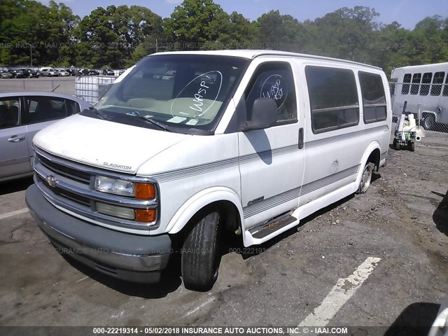 1GBFG15R2T1026024 - 1996 CHEVROLET G10 WHITE photo 2