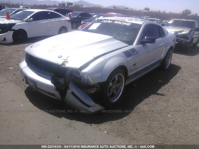 1ZVHT82H155147303 - 2005 FORD MUSTANG GT SILVER photo 2