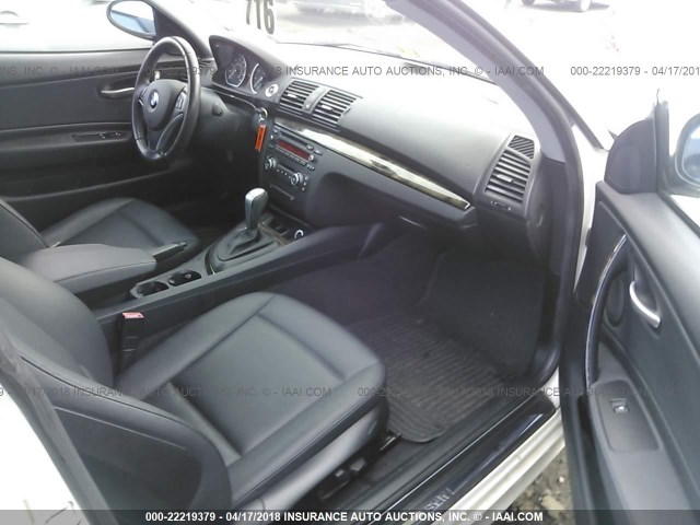 WBAUP93519VF48811 - 2009 BMW 128 I WHITE photo 5