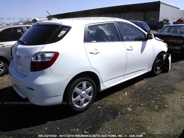 2T1KU40E29C108915 - 2009 TOYOTA COROLLA MATRIX  WHITE photo 4