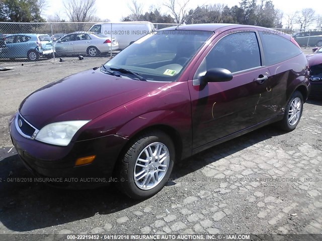 1FAFP31N47W180601 - 2007 FORD FOCUS ZX3/S/SE/SES RED photo 2