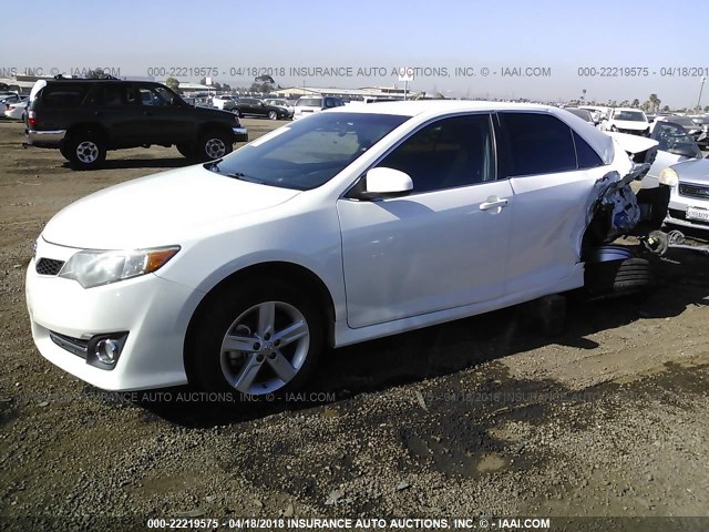 4T1BF1FKXEU443533 - 2014 TOYOTA CAMRY L/SE/LE/XLE 白色 照片 2