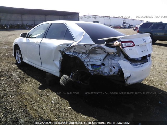 4T1BF1FKXEU443533 - 2014 TOYOTA CAMRY L/SE/LE/XLE WHITE photo 3