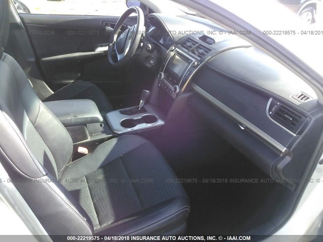 4T1BF1FKXEU443533 - 2014 TOYOTA CAMRY L/SE/LE/XLE 白色 照片 5