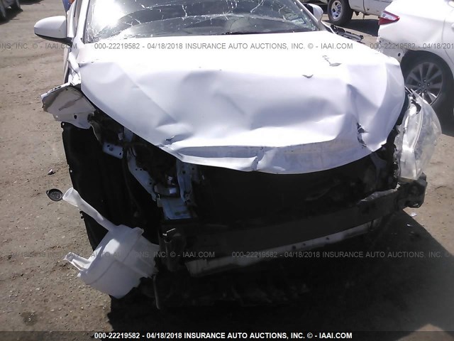 4T1BF1FK0GU157936 - 2016 TOYOTA CAMRY LE/XLE/SE/XSE WHITE photo 6