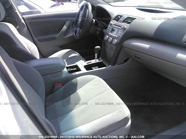 4T4BE46K08R025576 - 2008 TOYOTA CAMRY CE/LE/XLE/SE WHITE photo 5