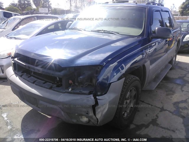 3GNEC13TX2G131368 - 2002 CHEVROLET AVALANCHE C1500 BLUE photo 2