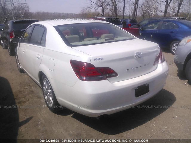 4T1BK36B78U260523 - 2008 TOYOTA AVALON XL/XLS/TOURING/LIMITED WHITE photo 3